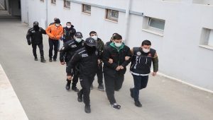 Adana'da uyuşturucu operasyonunda yakalanan 4 zanlıdan 2'si tutuklandı