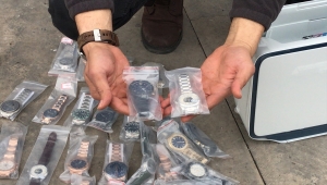 Adana'da yazıcılara gizlenmiş gümrük kaçağı 157 kol saati ele geçirildi