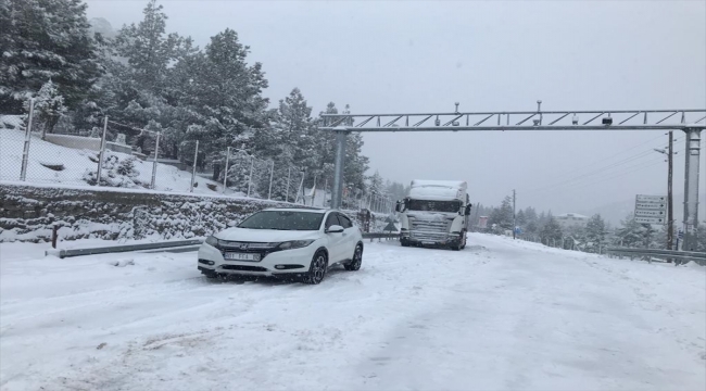 Adana'nın yüksek kesimlerinde kar yağışı etkili oluyor
