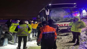 Aksaray'da yolcu otobüsünün şarampole düştüğü kazada 4 kişi yaralandı