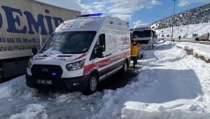 Ambulans helikopter, TAG Otoyolu'nda mahsur kalan hasta bebek için havalandı