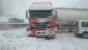 Anadolu Otoyolu'nda makaslayan tır ulaşımı aksattı