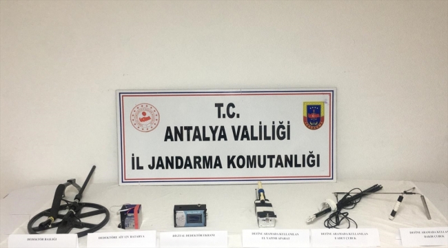 Antalya'da kaçak kazı yapan 2 kişi suçüstü yakalandı