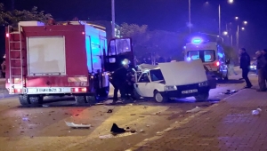 Antalya'da otomobil ile kamyonetin çarpıştığı kazada 3 kişi yaralandı