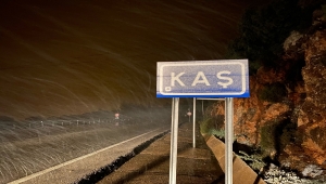 Antalya Kaş'ta kar yağışı etkili oluyor 