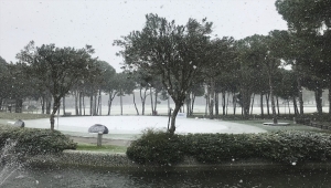 Antalya'nın bazı ilçelerinde kar yağışı etkili oluyor