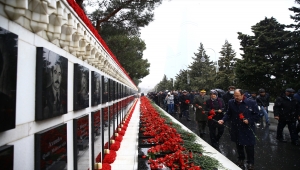 Azerbaycan'da "Kanlı Ocak" kurbanları anılıyor