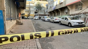Bağcılar'da bir kişi öldürüldü, şüpheli ev arkadaşı aranıyor