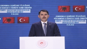 Bakan Kurum, TOKİ'nin Arnavutluk'ta inşa ettiği deprem konutlarının teslim töreninde konuştu: