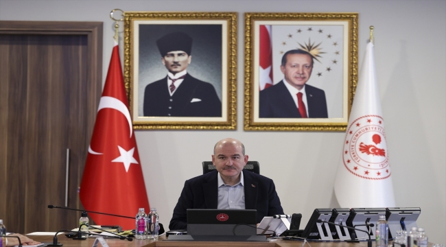 Bakan Soylu, il göç müdürleriyle video konferans yöntemiyle görüştü