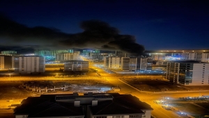 Başkentte oto lastikçide patlama sonucu çıkan yangında 3 iş yeri hasar gördü