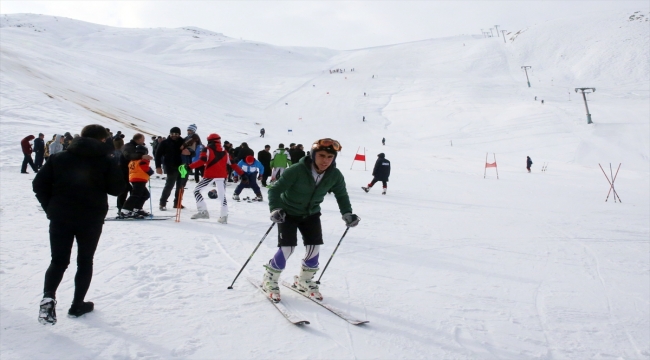 Bitlis'te "Alp Disiplini Kayak İl Birinciliği Yarışması" düzenlendi