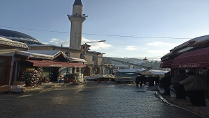 Bolu'da kar nedeniyle caminin sundurması çöktü, 5 kişi yaralandı