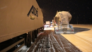 Bolu'da karla mücadele çalışması sürüyor