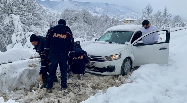 Bolu Dağı Tüneli geçişinde karda kayan araçlar ulaşımı aksatıyor