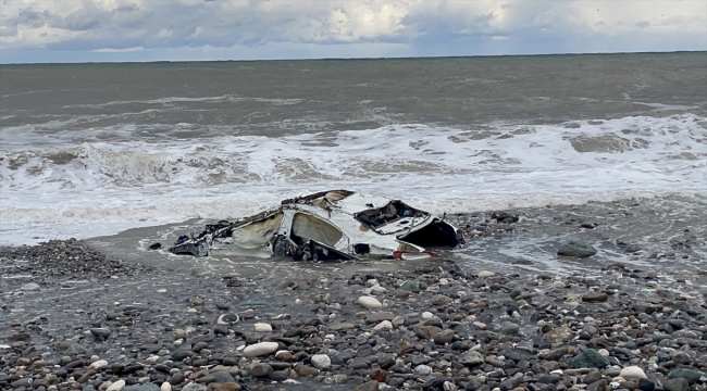 Bozkurt'taki selde kaybolan araç 5 ay sonra sahile vurdu