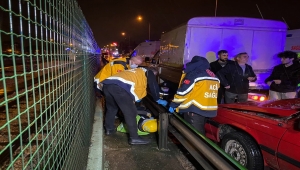 Bursa'da metronun elektrik bakımını yapan işçilere otomobil çarptı, 6 kişi yaralandı