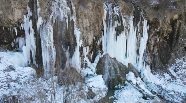 Buz tutan Girlevik Şelalesi Turistik Doğu Ekspresi yolcularının da rotasında
