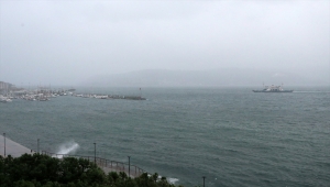 Çanakkale Boğazı'nda fırtına deniz ulaşımını olumsuz etkiliyor