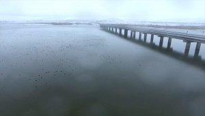 Çorum'da Kızılırmak Nehri'nin bir bölümü buz tuttu