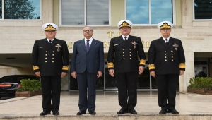 Deniz Kuvvetleri Komutanı Oramiral Özbal, Mersin Valisi Su'yu ziyaret etti