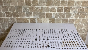 Denizli'de tarihi eser operasyonunda 390 sikke ele geçirildi