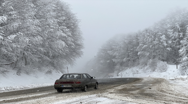 Domaniç Dağları'nda kar, buzlanma ve sis etkili oldu