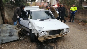 "Dur" ihtarına uymayan ve bir polisi yaralayan sürücü otomobili bırakıp kaçtı