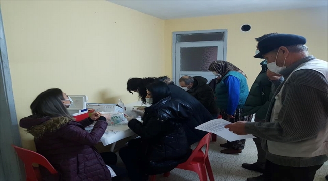 Edirne'de köylerde Kovid-19 aşılama çalışmaları sürüyor