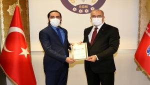 Elazığ'da 18 yıl önce işlenen cinayeti aydınlatan polis ekibine başarı belgesi