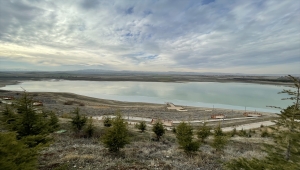 Elazığ'da Cip Baraj Gölü kısmen buz tuttu