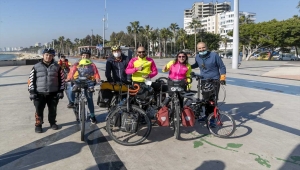 Engelliler için pedal çeviren Fransız çiftten Mersin'de farkındalık etkinliği