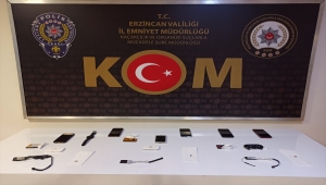 Erzincan'da ses sistemiyle ehliyet sınavında kopya çekilmesine ilişkin 6 kişi yakalandı