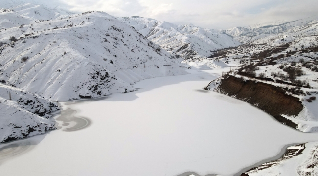 Erzincan'ın Göyne Sulama Barajı buzla kaplandı