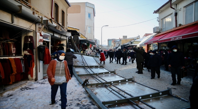 Eskişehir'de kar nedeniyle çöken sundurmanın altında kalan kadın yaralandı