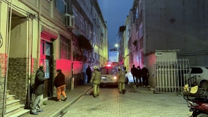 Fatih'te kamyonet doğal gaz panosuna çarptı