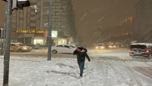Gaziantep kent merkezinde kar yağışı etkili oluyor