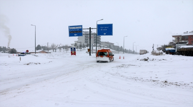 Gaziantep, Malatya, Şanlıurfa, Kahramanmaraş, Kilis ve Adıyaman'da karla mücadele sürüyor