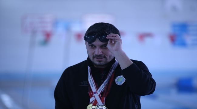Görme engelli 70 madalyalı yüzücünün hedefi uluslararası arena