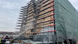 GÜNCELLEME - Fatih'te, restorasyon çalışması yapılan tarihi binada yangın çıktı