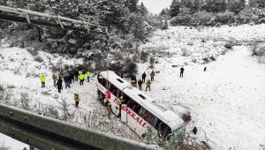 GÜNCELLEME - İstanbul'da yolcu otobüsü şarampole yuvarlandı, iki kişi hayatını kaybetti