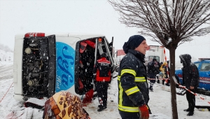 GÜNCELLEME - Tokat'ta yolcu otobüsü devrildi, 1 kişi öldü, 46 kişi yaralandı