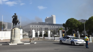 Güney Afrika parlamento binasında yangın çıktı