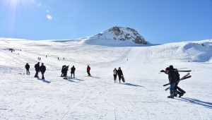 Hakkari'deki kayak merkezi yerli ve yabancı turistleri ağırlıyor