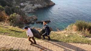 Hatay'daki Karamağara Koyu sahilinde çevre temizliği yapıldı 