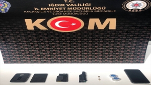 Iğdır'da ehliyet sınavına girenlere gizli kamera ve dinleme cihazı temin eden 3 kişi tutuklandı