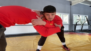 İşitme engelli milli güreşçi Ahmet Erfidan'ın hedefi olimpiyatlara katılmak