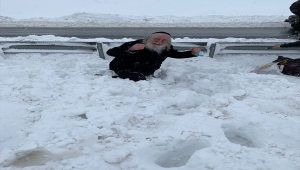 İstanbul'da karda mahsur kalıp camiye sığınan İsrailli haham yaşadıklarını anlattı