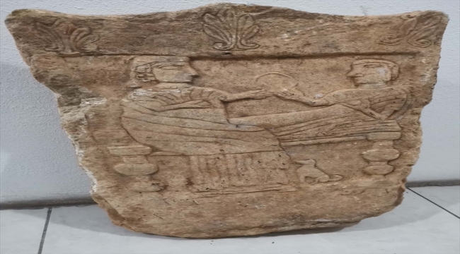 İzmir'de 1500 yıllık mezar steli ele geçirildi