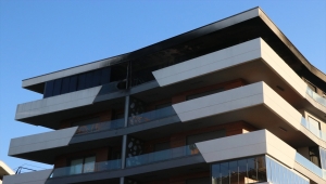 İzmir'de apartmanda çıkan yangında 1 kişi hayatını kaybetti